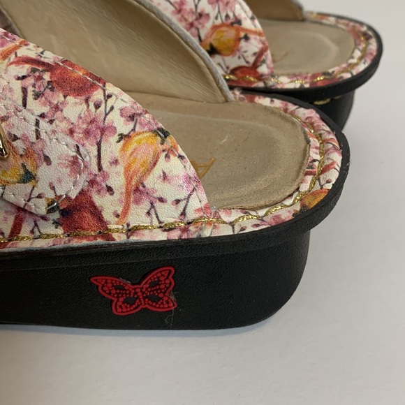 Alegria Cardinal Bird Print  Slip On Clogs Size 37 - Picture 5 of 11